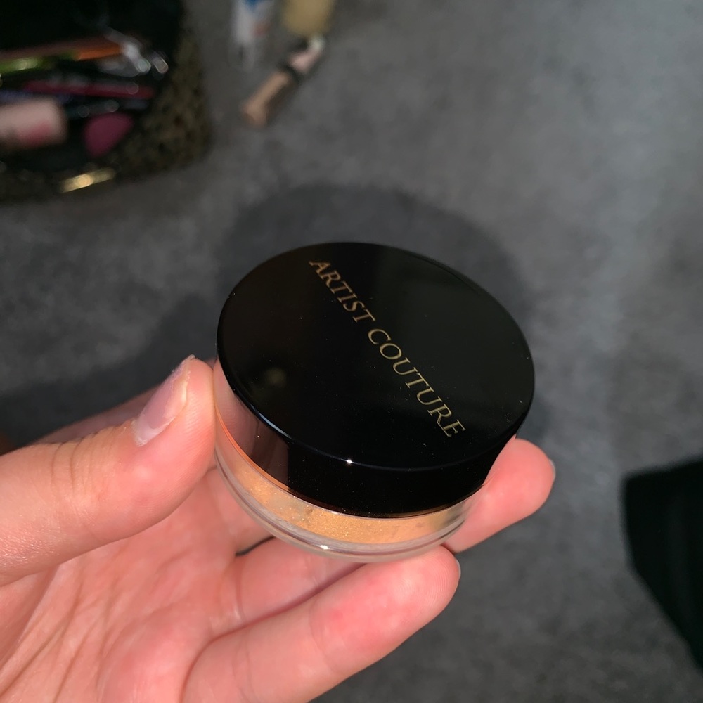 Artist Couture powder highlighter